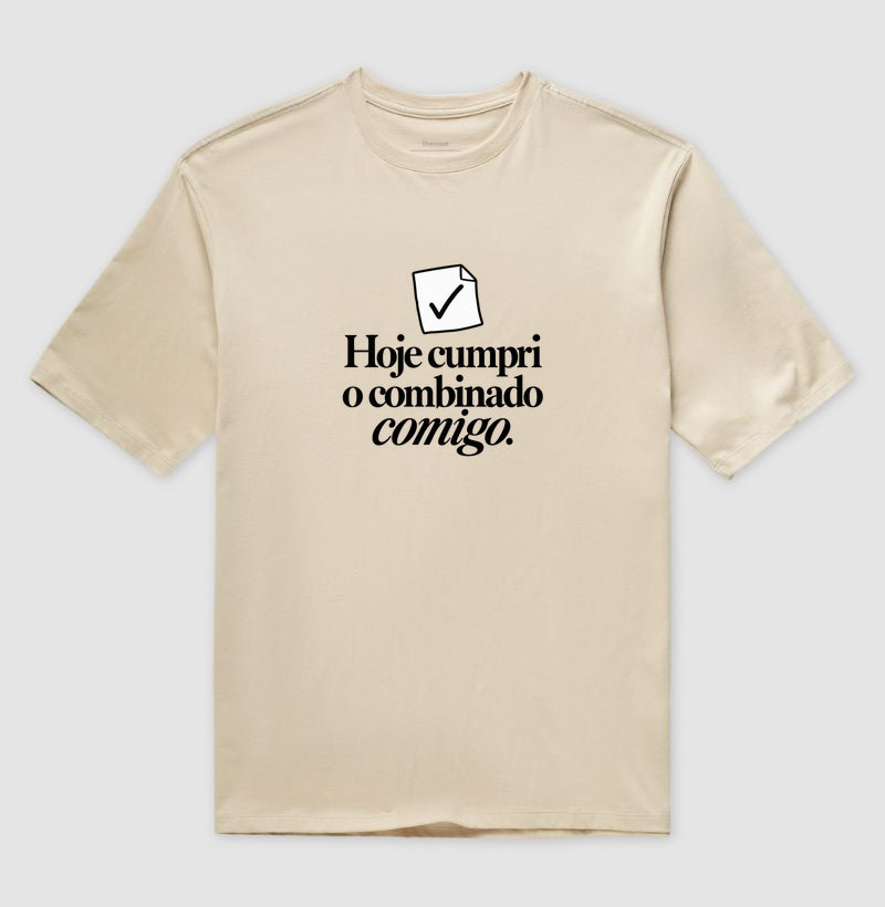 Camiseta Oversized - Pequeno Plano Cumprido — Areia