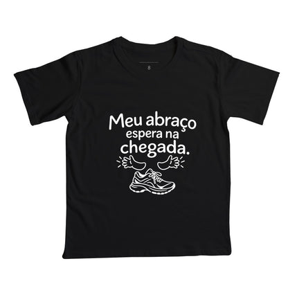 Camiseta Infantil - Abraço na Chegada — Preta