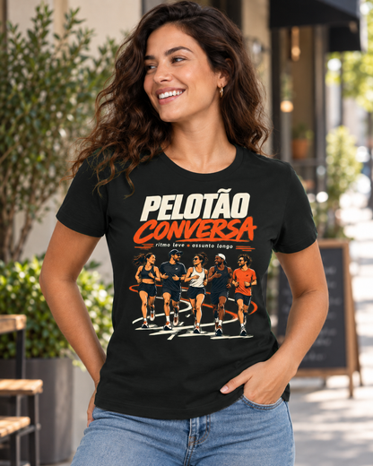 Camiseta Algodão Peruano - Pelotão Conversa — foto em ambiente, cor oficial