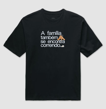 Camiseta Oversized - Família na Calçada
