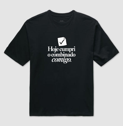 Camiseta Oversized - Pequeno Plano Cumprido — Preta