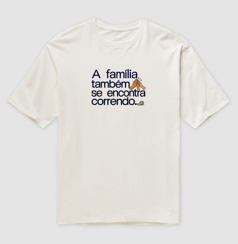 Camiseta Oversized - Família na Calçada
