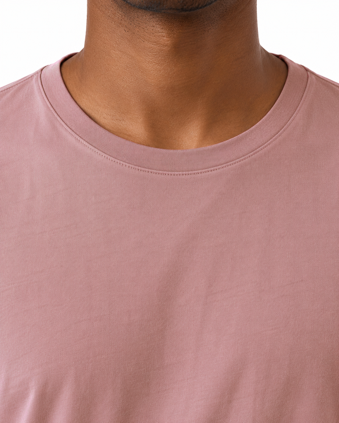 Camiseta Unissex Foto Antes da Largada — detalhe da gola