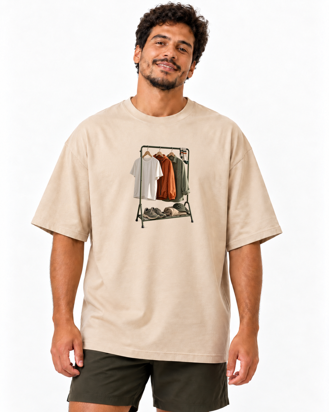 Camiseta Oversized Guarda-Roupa Runner — homem em fundo branco