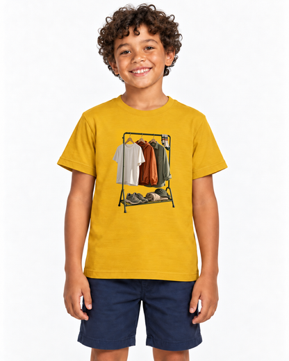 Camiseta Infantil Guarda-Roupa Runner — menino em fundo branco