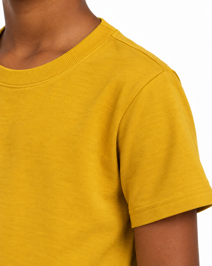 Camiseta Infantil Guarda-Roupa Runner — detalhe da gola