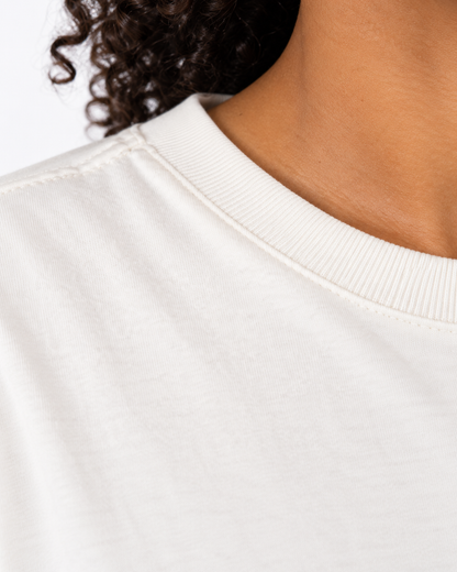 Camiseta Oversized Mesa de Encontro — detalhe da gola
