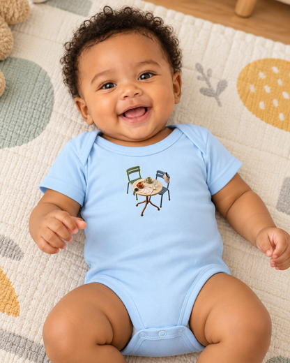 Body Infantil Mesa de Encontro — menino em ambiente