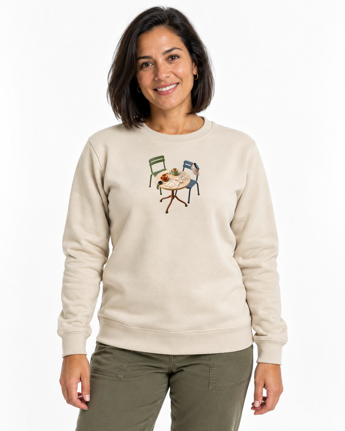 Suéter Moletom Mesa de Encontro — mulher em fundo branco