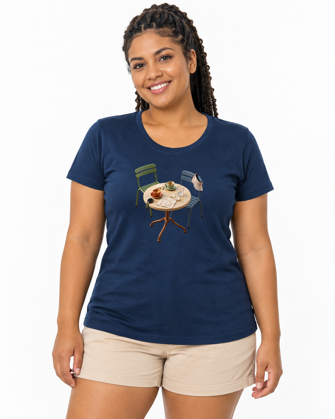 Camiseta Algodão Peruano Mesa de Encontro — mulher em fundo branco