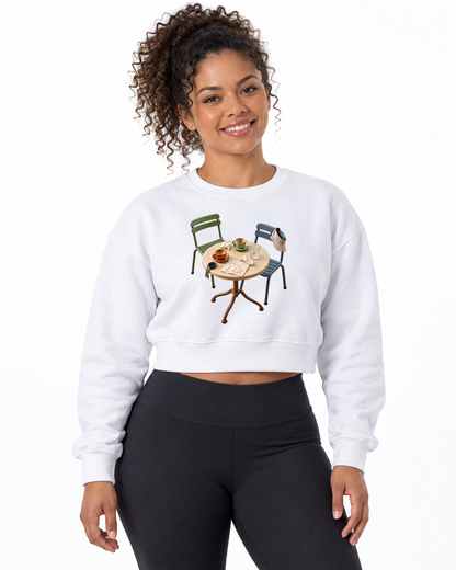 Cropped Moletom Mesa de Encontro — mulher em fundo branco