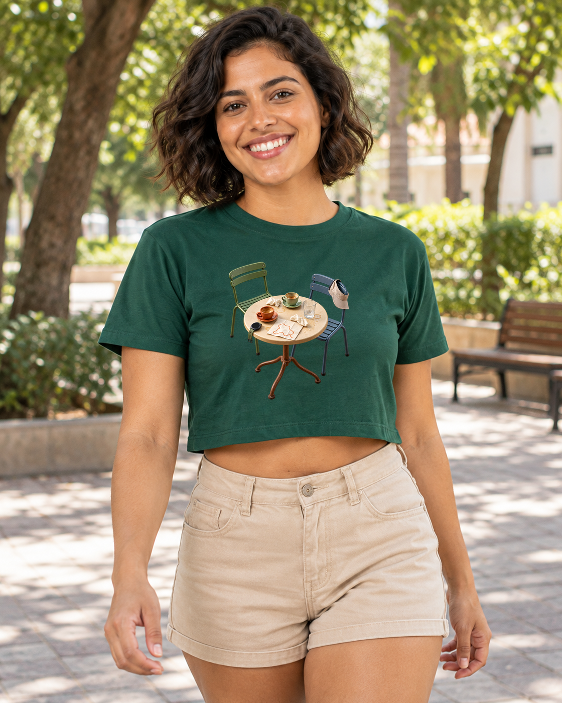Cropped Mesa de Encontro — mulher em ambiente