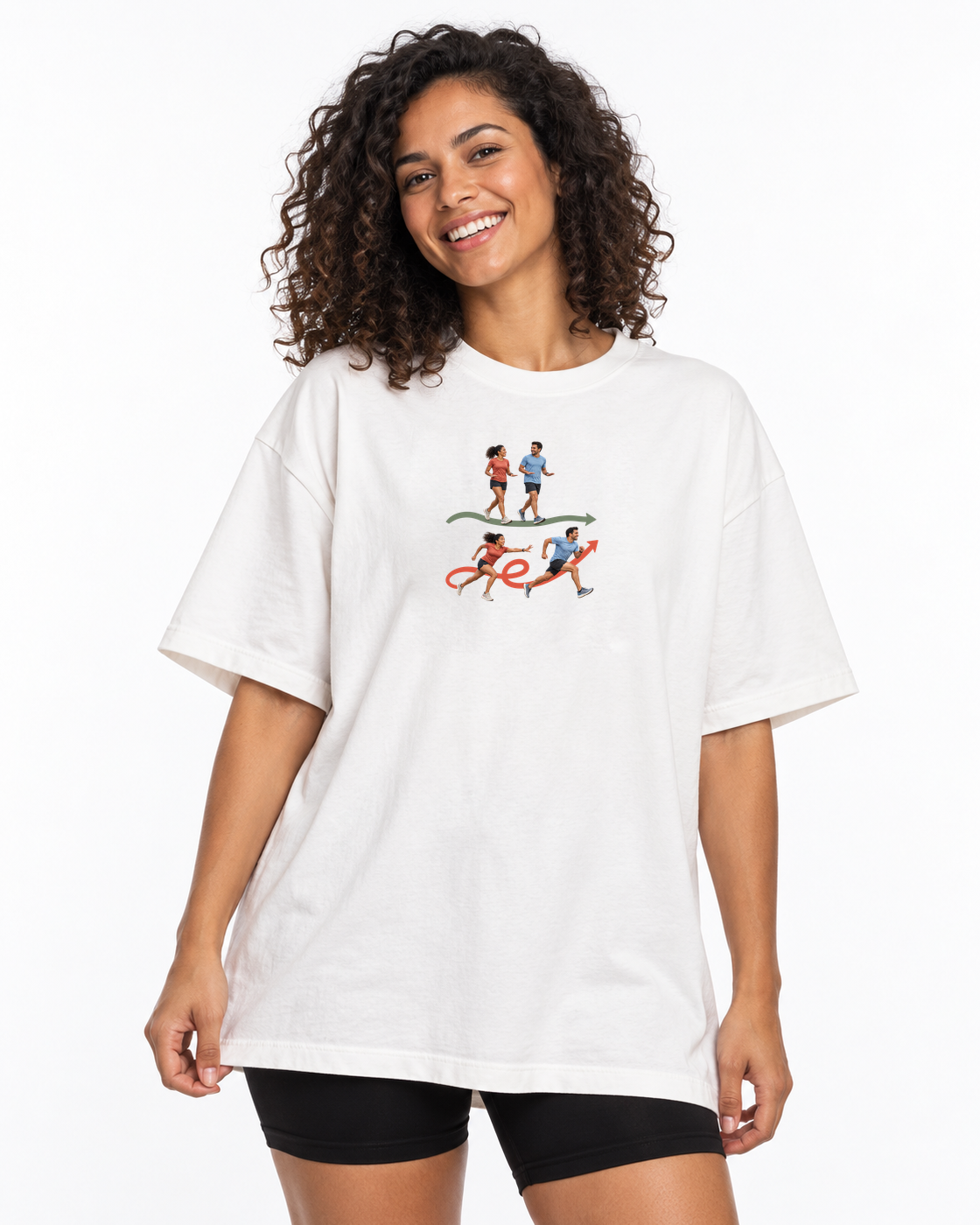 Camiseta Oversized Pace Combinado — mulher em fundo branco