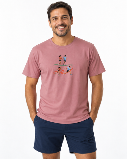 Camiseta Unissex Pace Combinado — homem em fundo branco