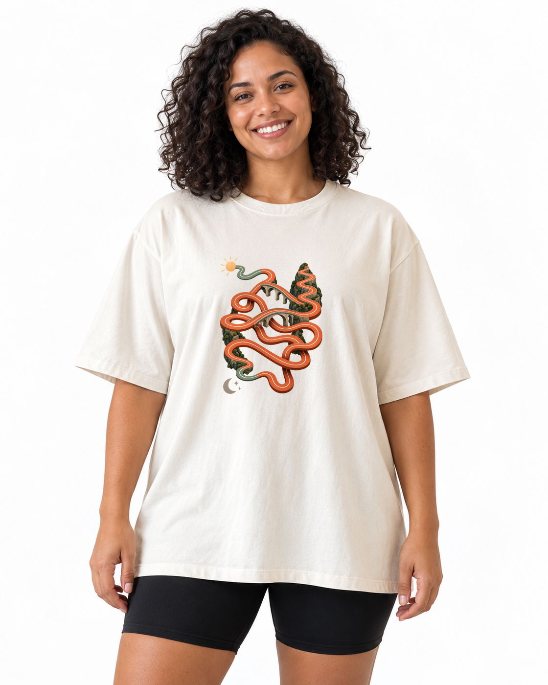Camiseta Oversized Só um Trote — mulher em fundo branco