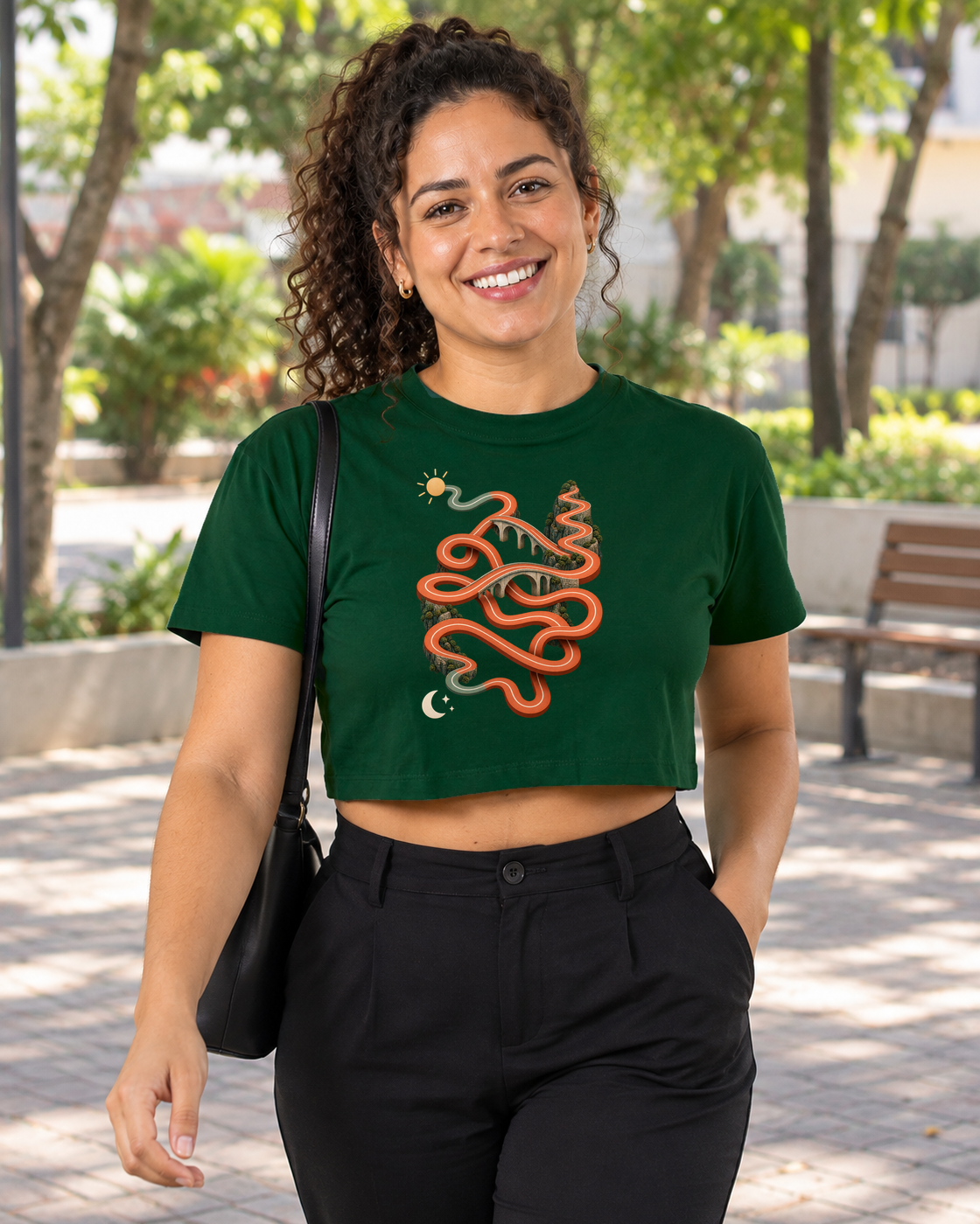 Cropped Só um Trote — mulher em ambiente