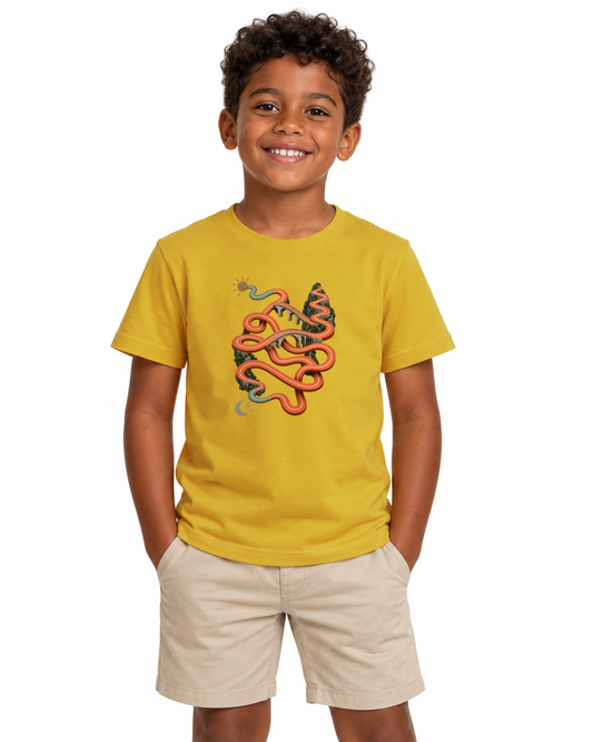 Camiseta Infantil Só um Trote — menino em fundo branco