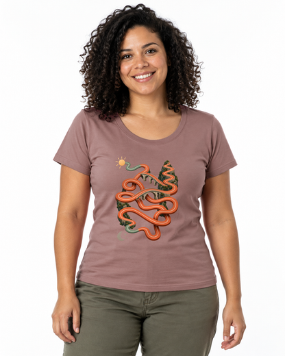 Camiseta Unissex Só um Trote — mulher em fundo branco