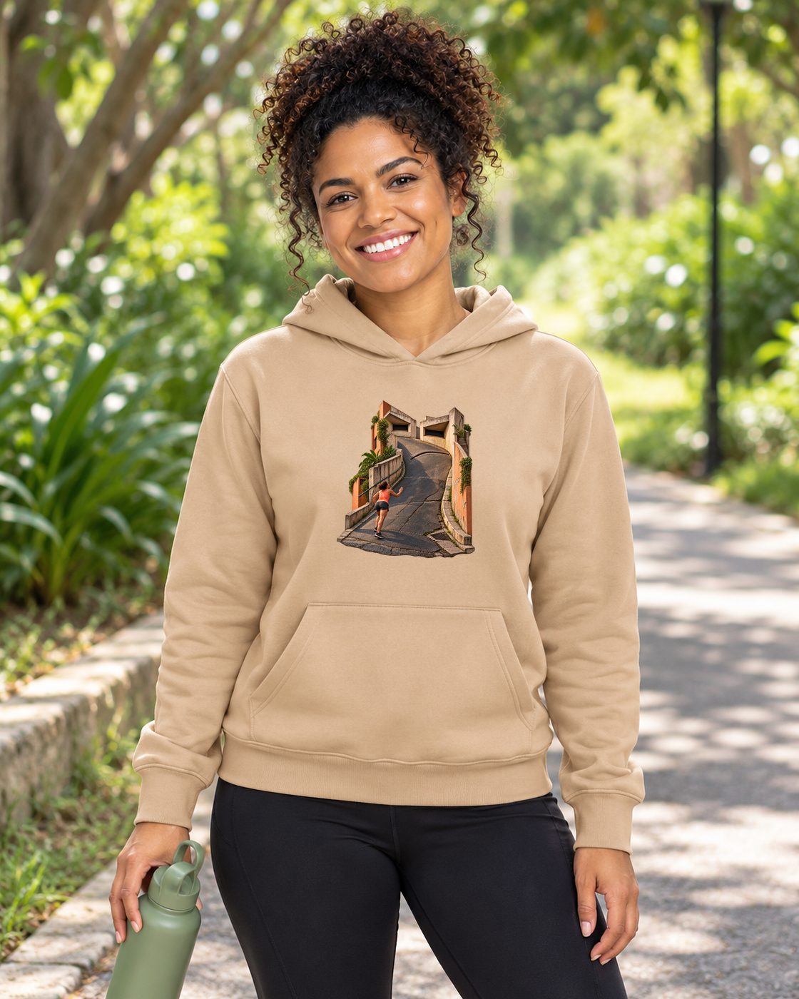 Hoodie Moletom A Ladeira Opina — mulher em ambiente