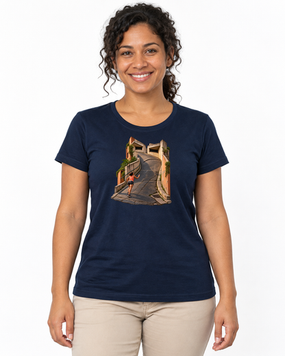 Camiseta Algodão Peruano A Ladeira Opina — mulher em fundo branco