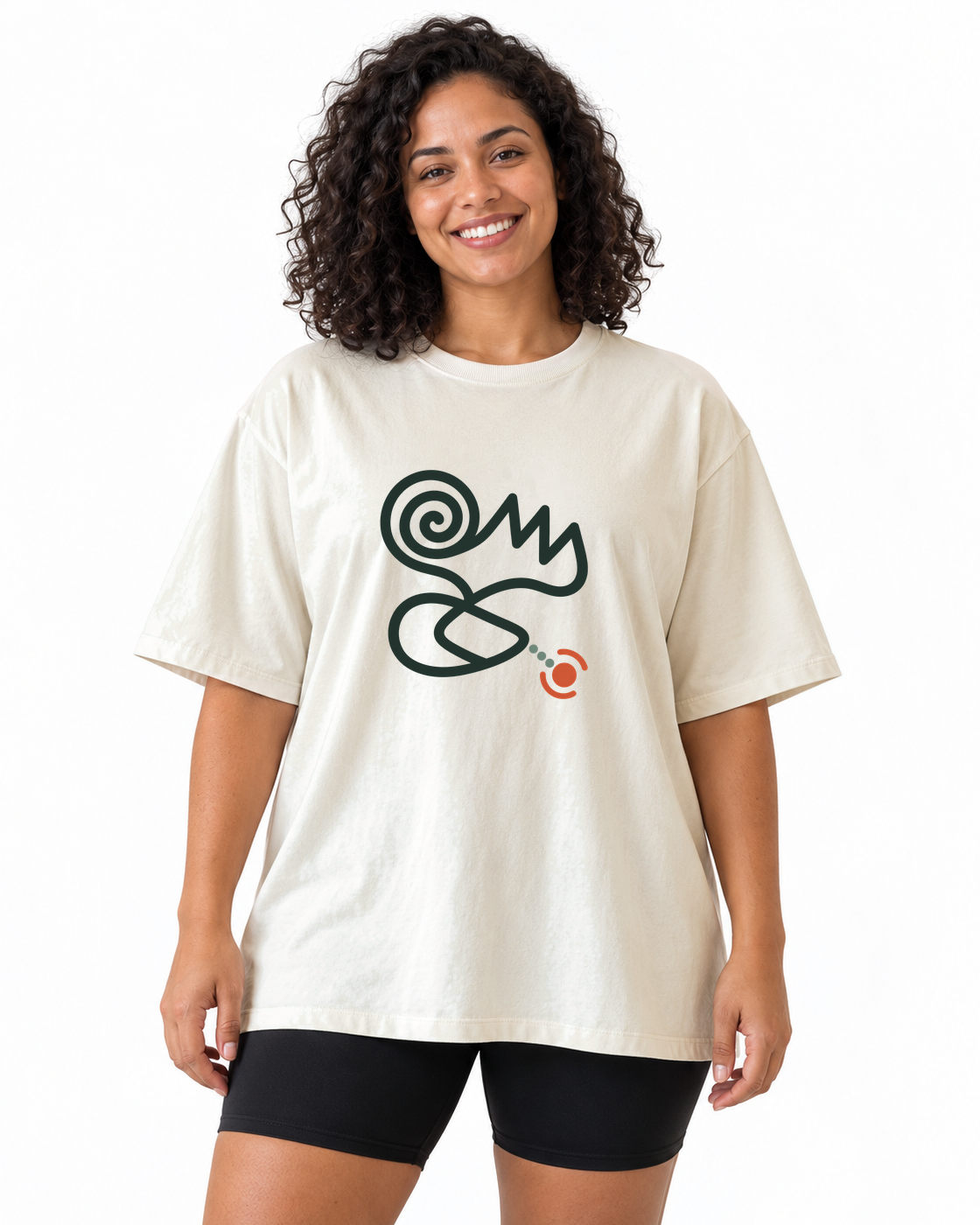 GPS em Crise — camiseta oversized Entrevoltas — modelo feminino — off-white — estúdio