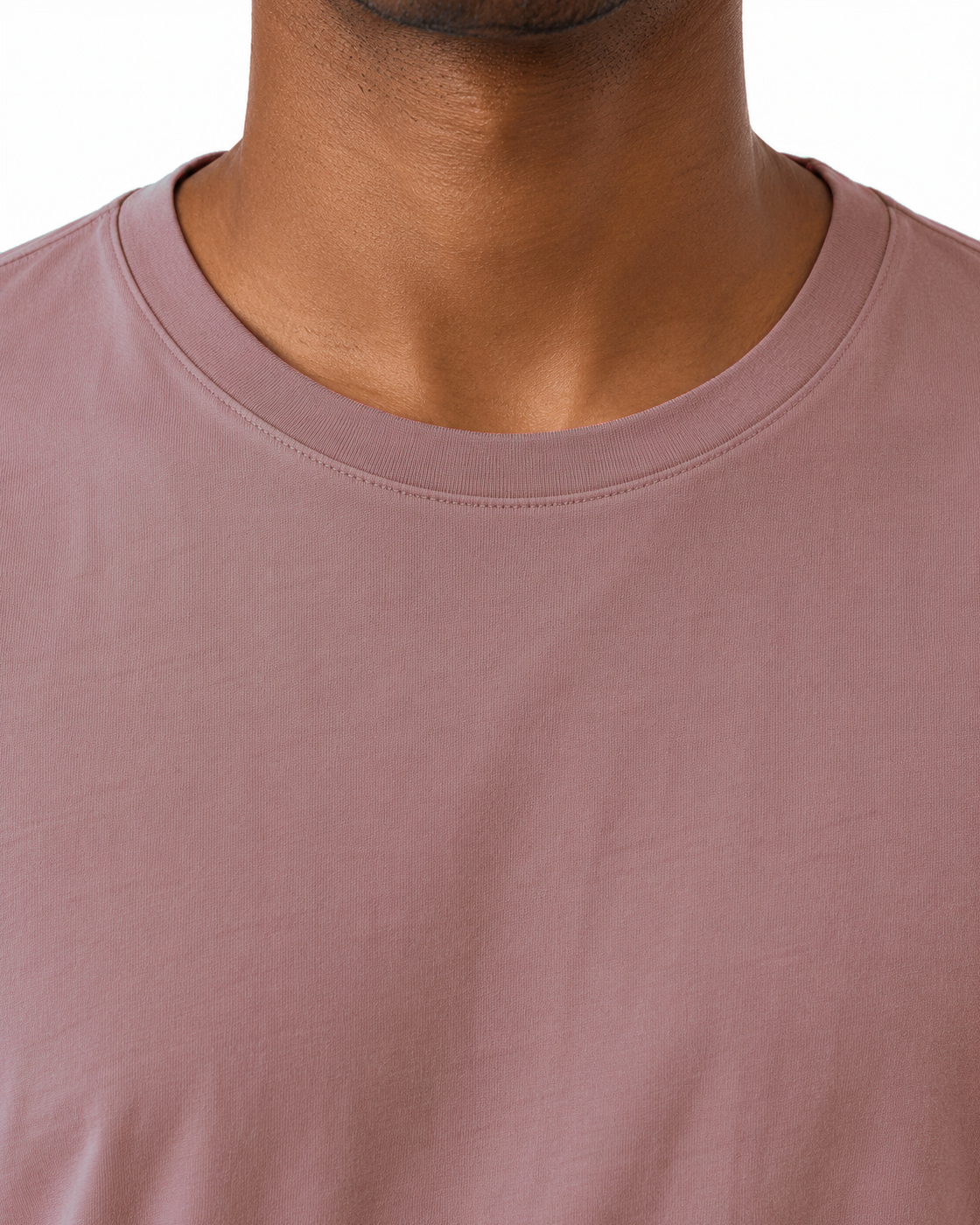 Detalhe da gola da Camiseta Regular Masculina Rosa Entrevoltas