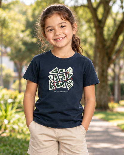 Plano de Emergência — camiseta infantil Entrevoltas — menina — azul-marinho — lifestyle