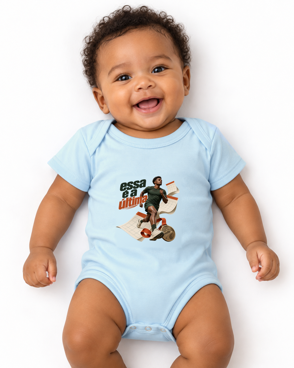 Inscrição Inevitável — body infantil Entrevoltas — bebê — azul bebê — estúdio