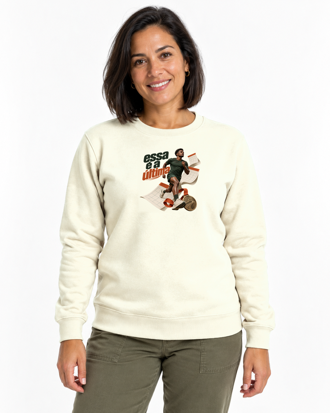 Inscrição Inevitável — suéter Entrevoltas — modelo feminino — off white — estúdio