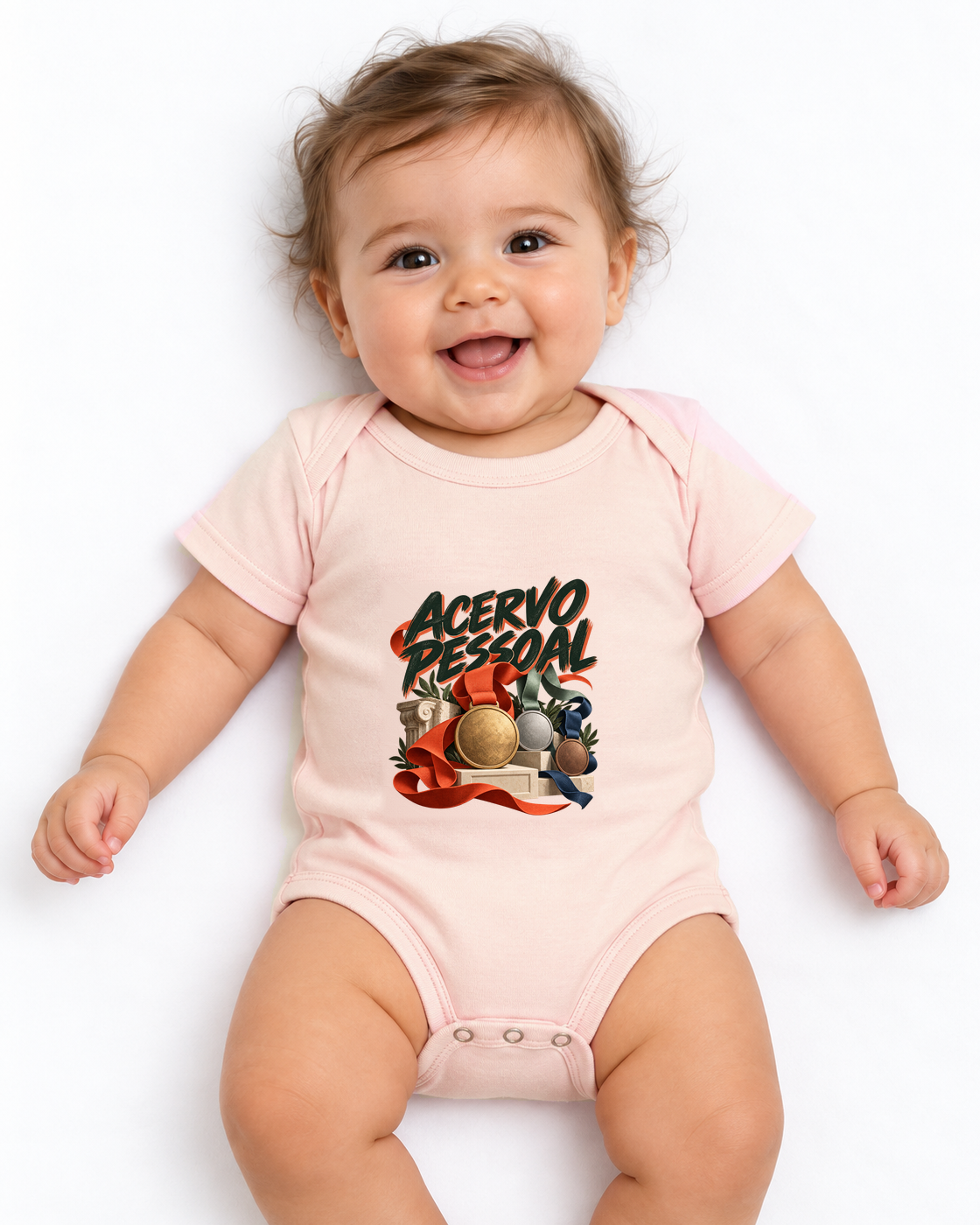 Museu de Medalhas — body infantil Entrevoltas — bebê — rosa bebê — estúdio