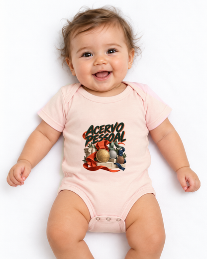Museu de Medalhas — body infantil Entrevoltas — bebê — rosa bebê — estúdio