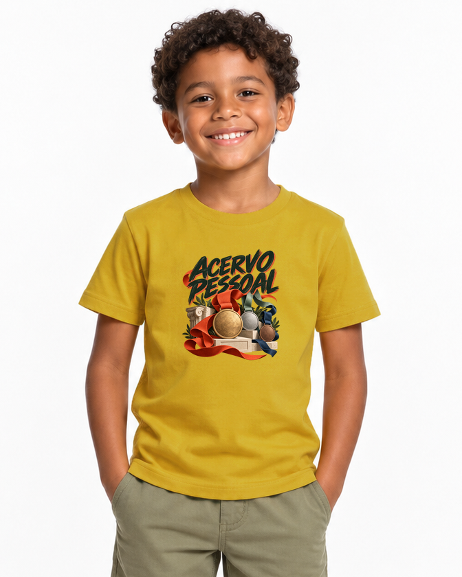 Museu de Medalhas — camiseta infantil Entrevoltas — menino — amarela — estúdio