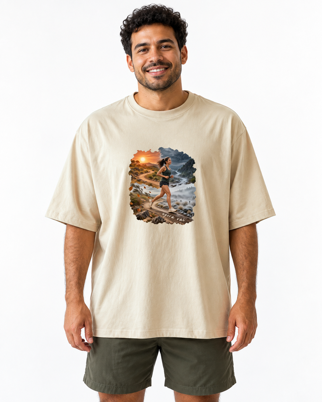 Clima Perfeito — camiseta oversized Entrevoltas — modelo masculino — areia — estúdio