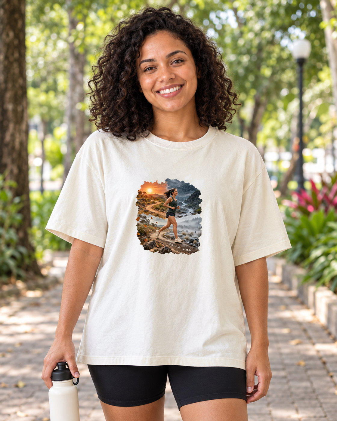 Clima Perfeito — camiseta oversized Entrevoltas — modelo feminino — off-white — lifestyle