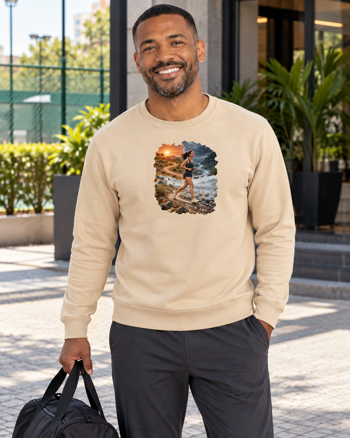 Clima Perfeito — suéter Entrevoltas — modelo masculino — bege — lifestyle