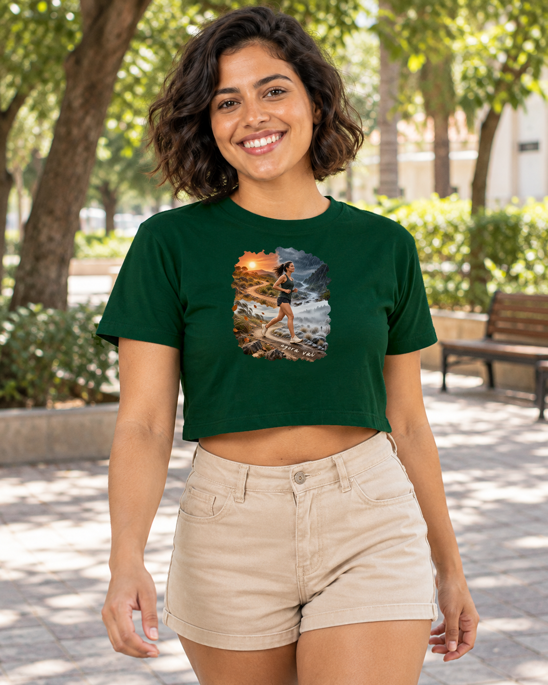 Clima Perfeito — cropped Entrevoltas — modelo feminino — verde — lifestyle