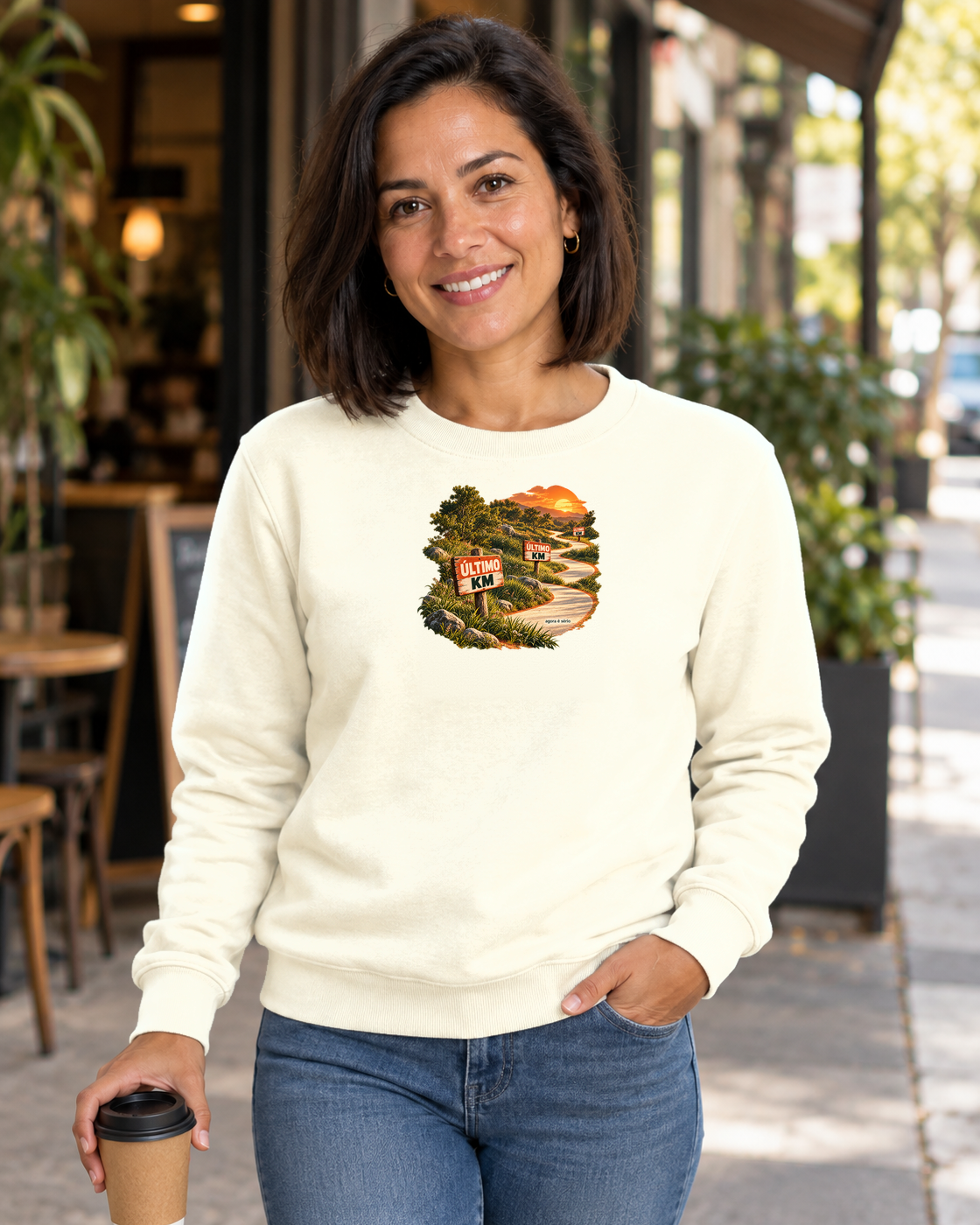 Último Quilômetro — suéter Entrevoltas — modelo feminino — off white — lifestyle