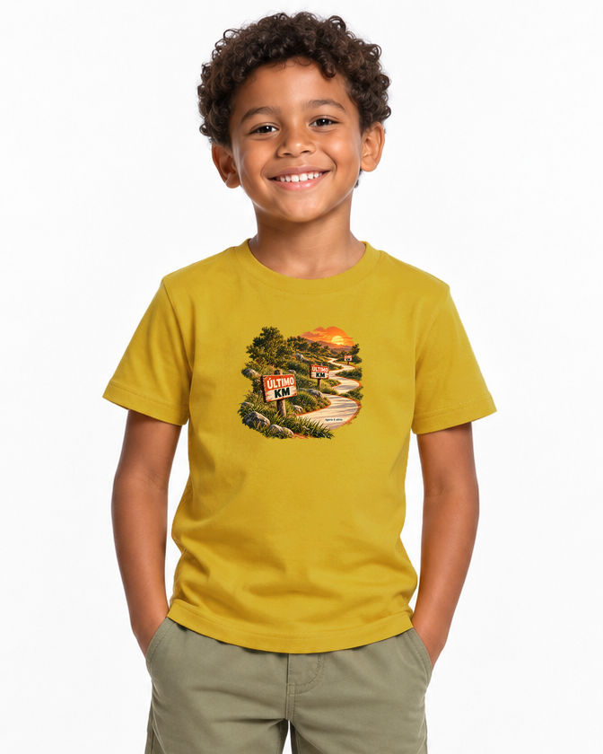 Último Quilômetro — camiseta infantil Entrevoltas — menino — amarela — estúdio
