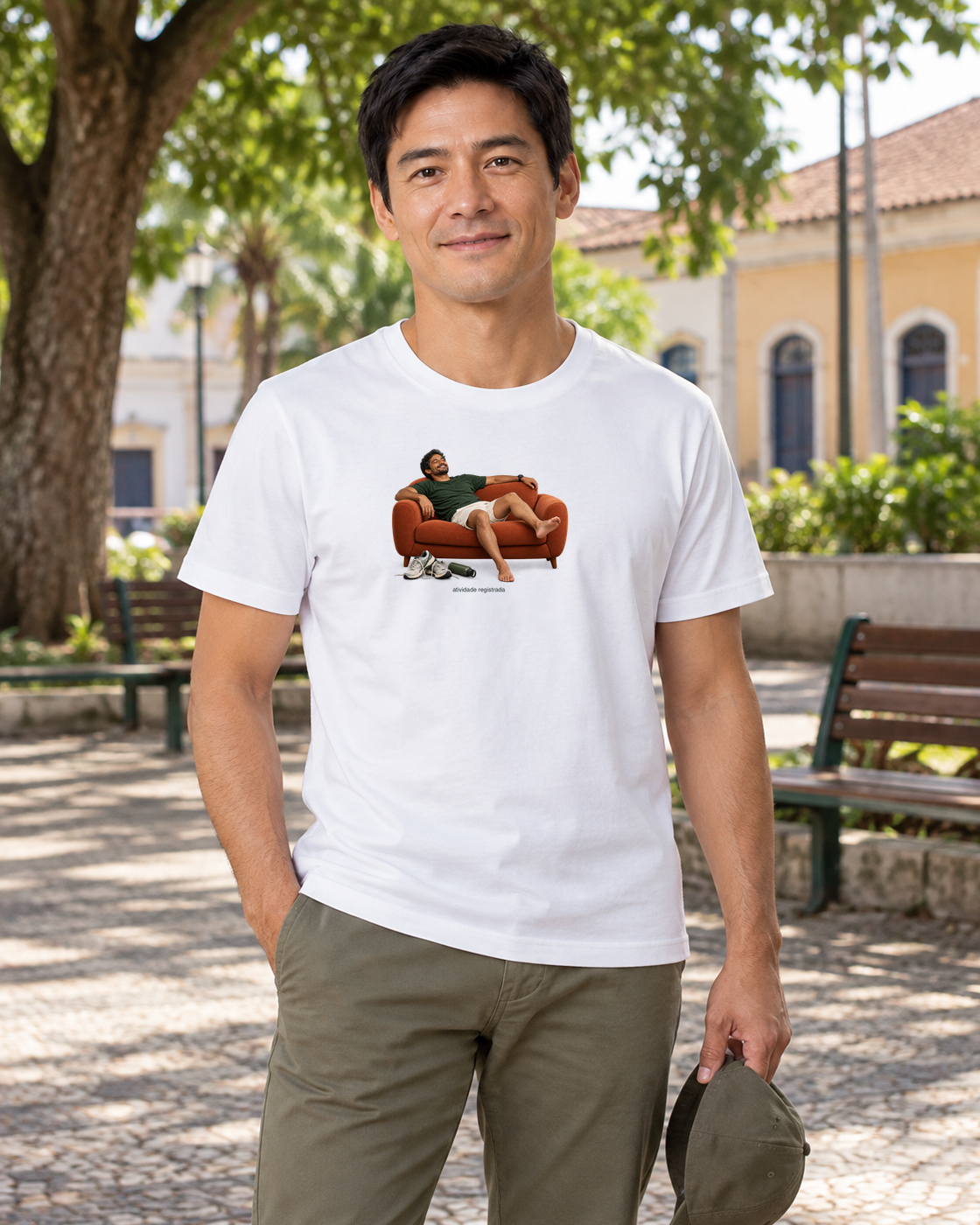 Recuperação Ativa — camiseta algodão peruano Entrevoltas — modelo masculino — branca — lifestyle
