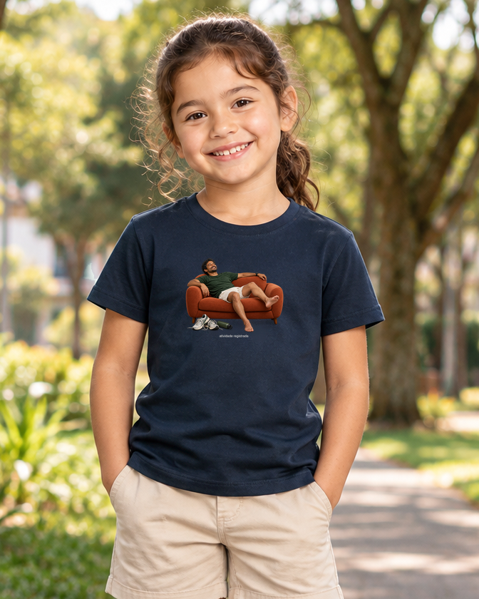 Recuperação Ativa — camiseta infantil Entrevoltas — menina — azul-marinho — lifestyle
