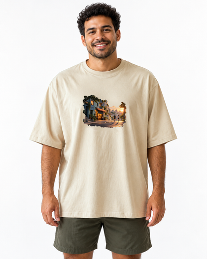 A Cidade Acorda — camiseta oversized Entrevoltas — modelo masculino — areia — estúdio