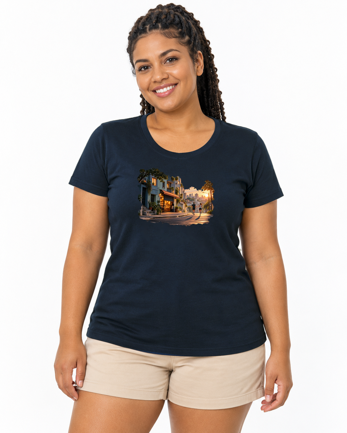 A Cidade Acorda — camiseta algodão peruano Entrevoltas — modelo feminino — azul-marinho — estúdio