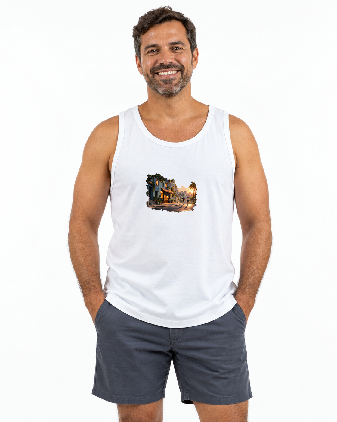 A Cidade Acorda — regata unissex Entrevoltas — modelo masculino — branca — estúdio