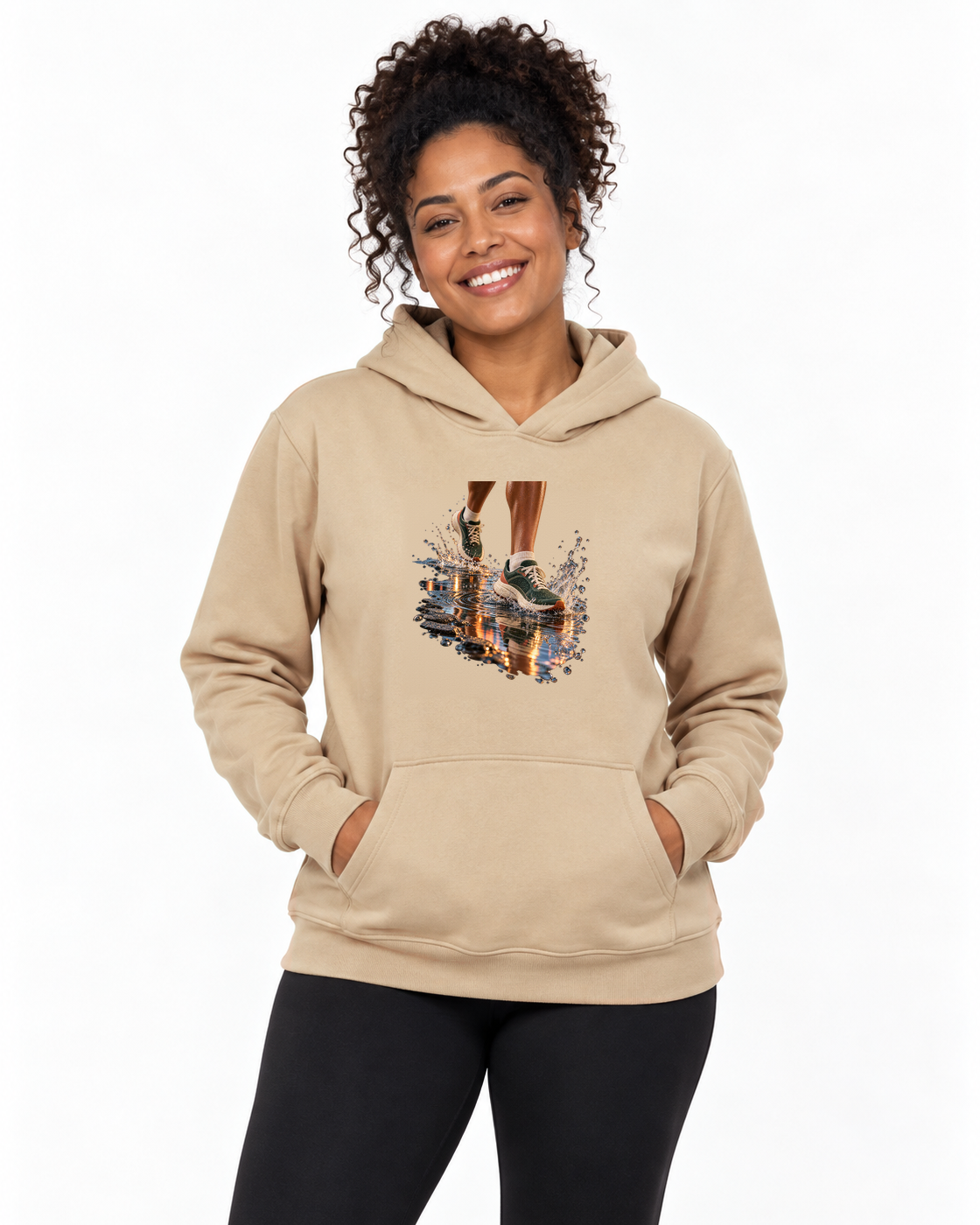 Depois da Chuva — hoodie moletom Entrevoltas — modelo feminino — bege — estúdio