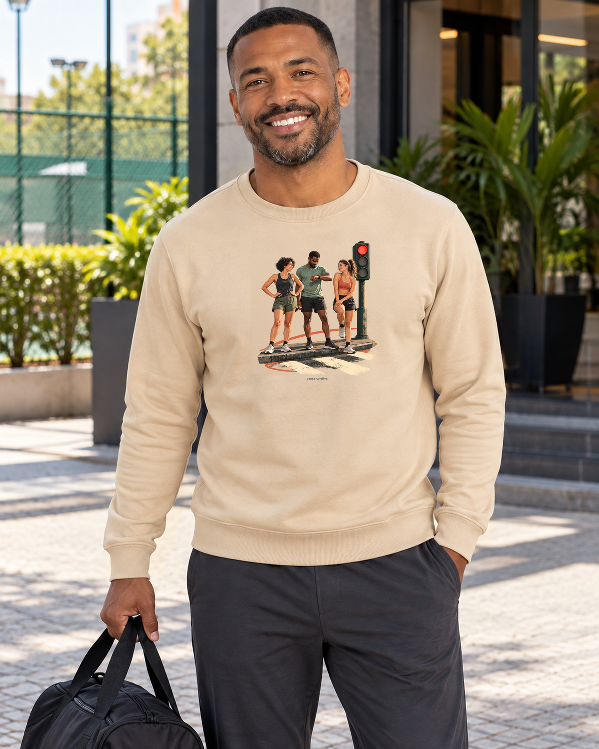 Semáforo Vermelho — suéter Entrevoltas — modelo masculino — bege — lifestyle