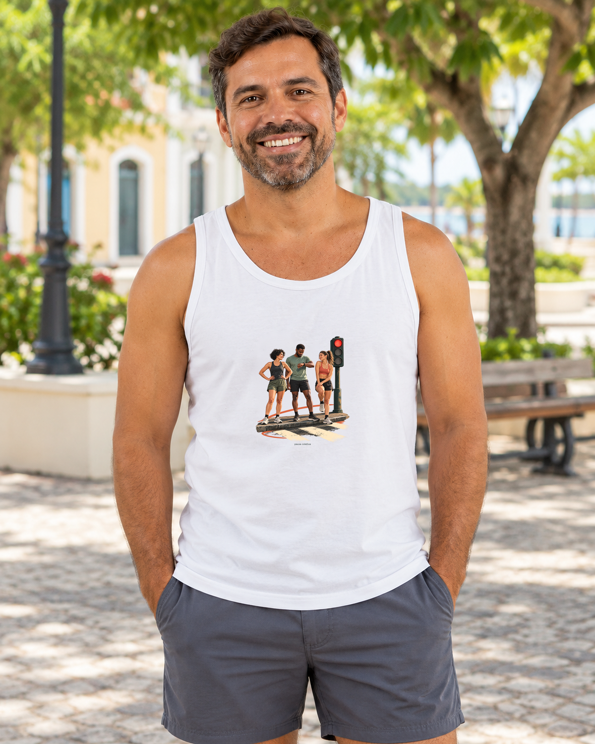 Semáforo Vermelho — regata unissex Entrevoltas — modelo masculino — branca — lifestyle