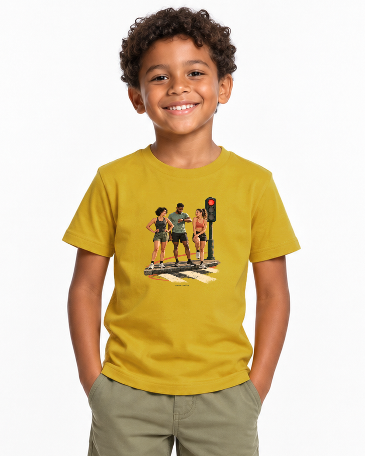 Semáforo Vermelho — camiseta infantil Entrevoltas — menino — amarela — estúdio