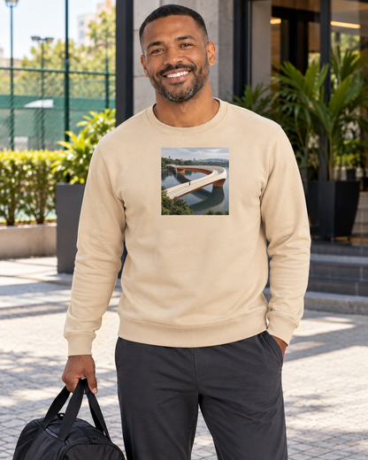 Pontes e Voltas — suéter Entrevoltas — modelo masculino — bege — lifestyle