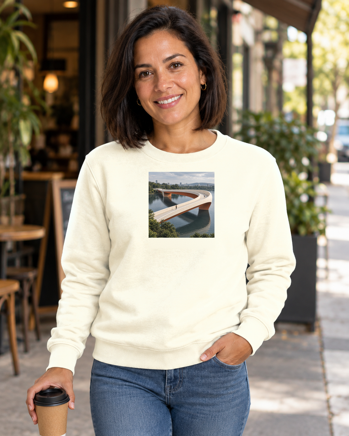 Pontes e Voltas — suéter Entrevoltas — modelo feminino — off white — lifestyle