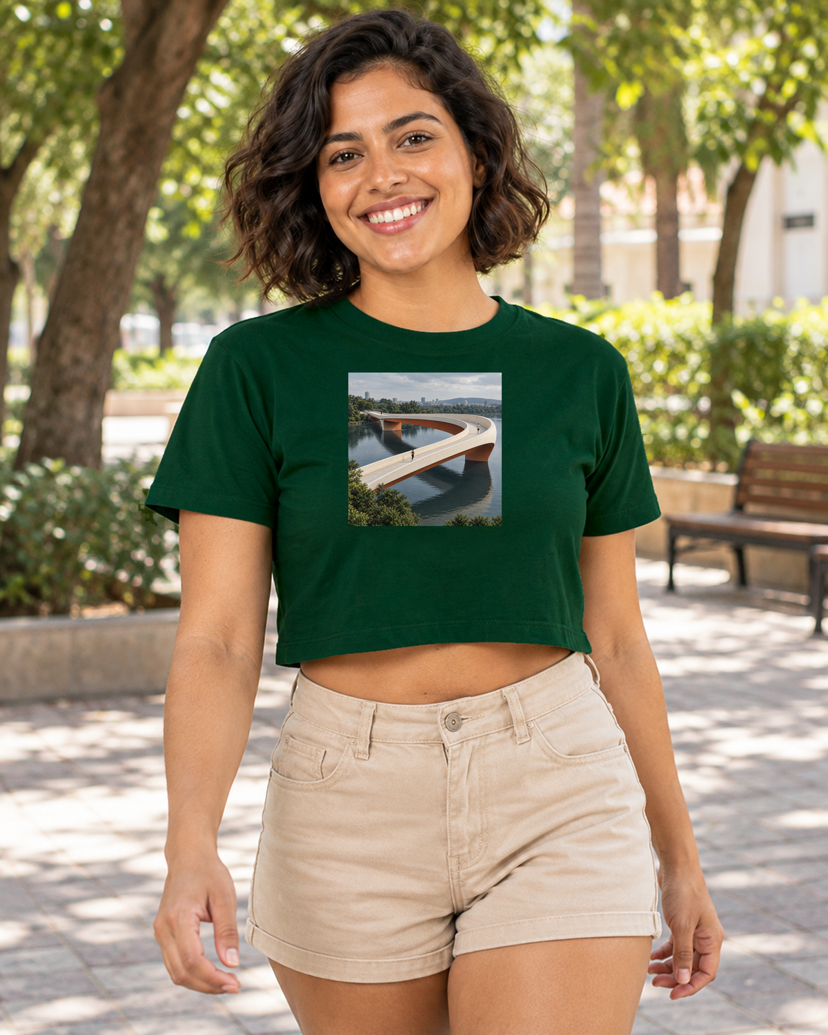 Pontes e Voltas — cropped Entrevoltas — modelo feminino — verde — lifestyle